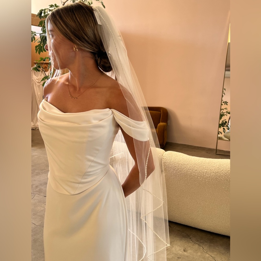 Louvienne Kiandra Wedding Dress - Size 2